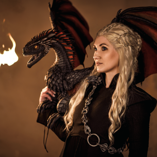 DAENERYS TARGARYEN- GRA O TRON